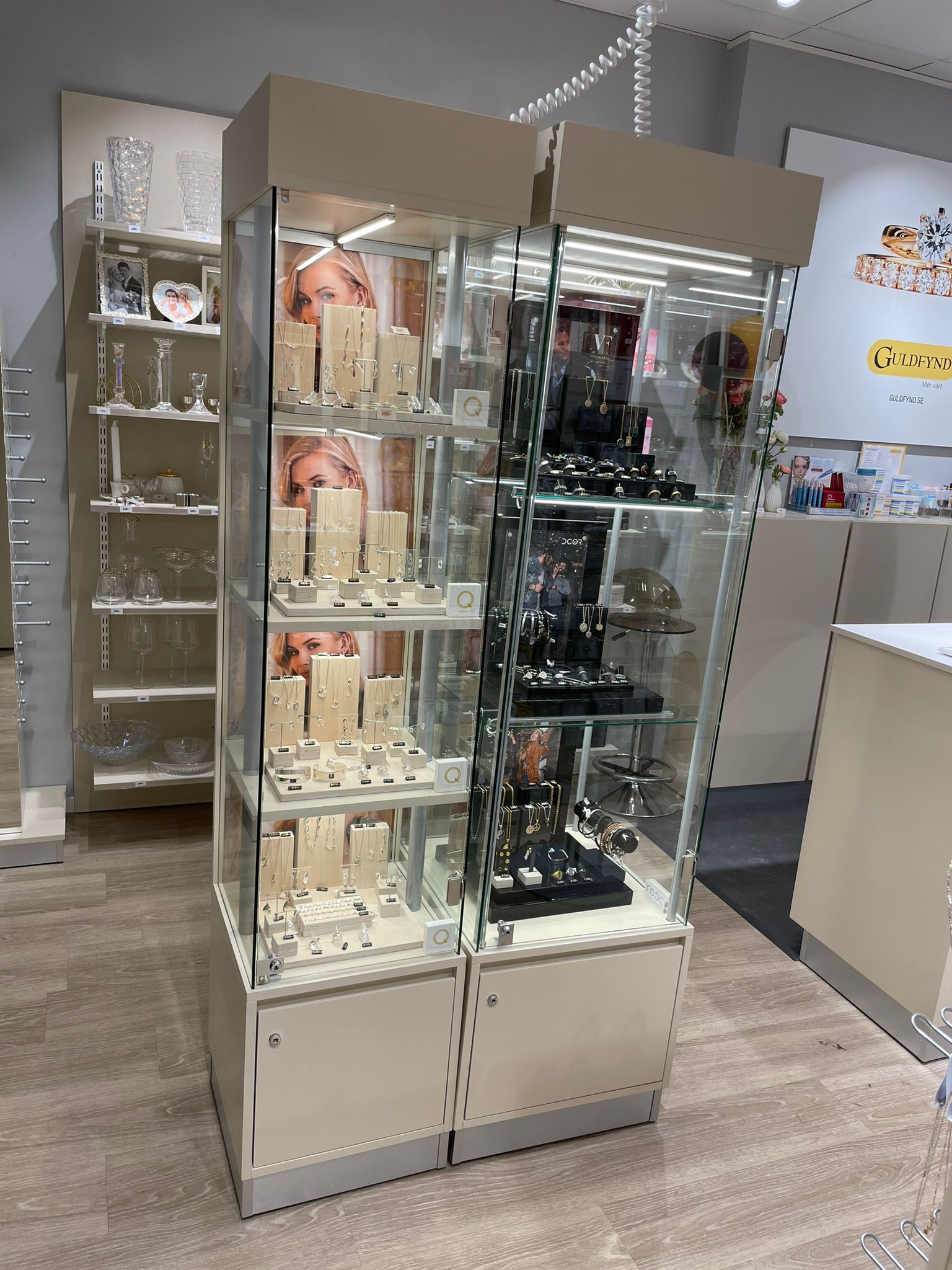 Guldfynd - vitriinit ja näyttelykalusteet